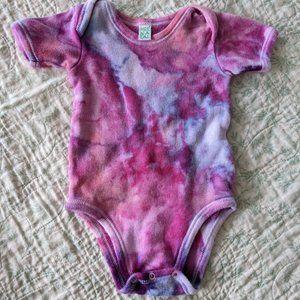 Prenatal Short Sleeved Tie Dye Onsie Pink and Purple Size 6-9m